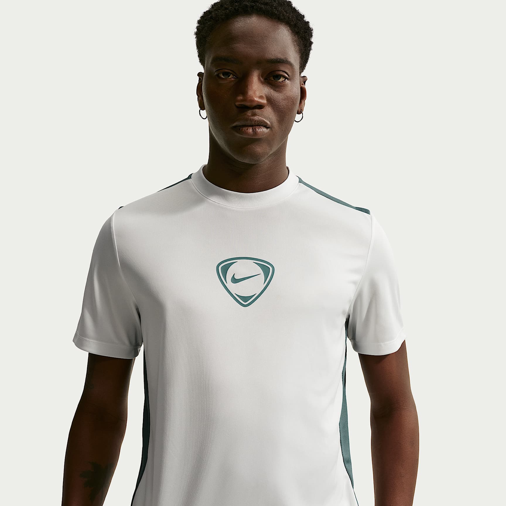 Nike Academy+ Men's Dri-FIT Short-Sleeve Football Shirt. Nike CA